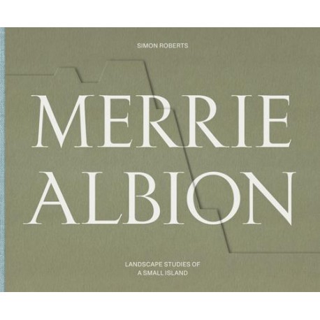 Simon Roberts - Merrie Albion (Dewi Lewis, 2017)